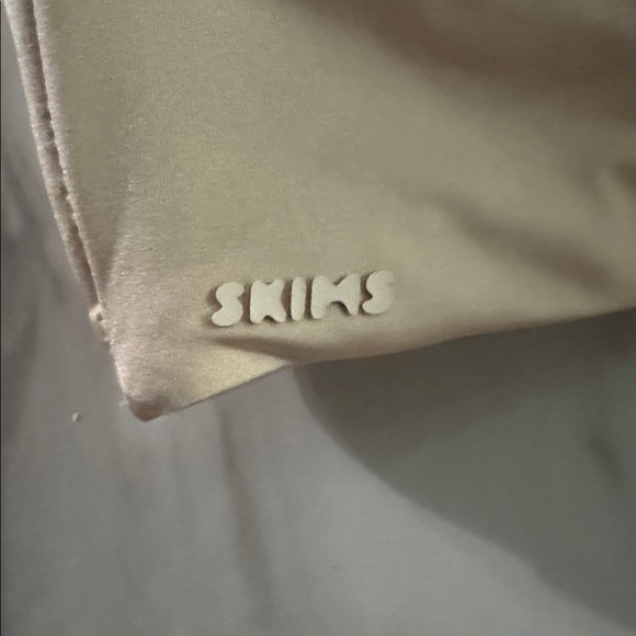 SKIMS Wireless Form Super Push-Up Color Butter and Tan/Beige size 42DDDD - Picture 5 of 7